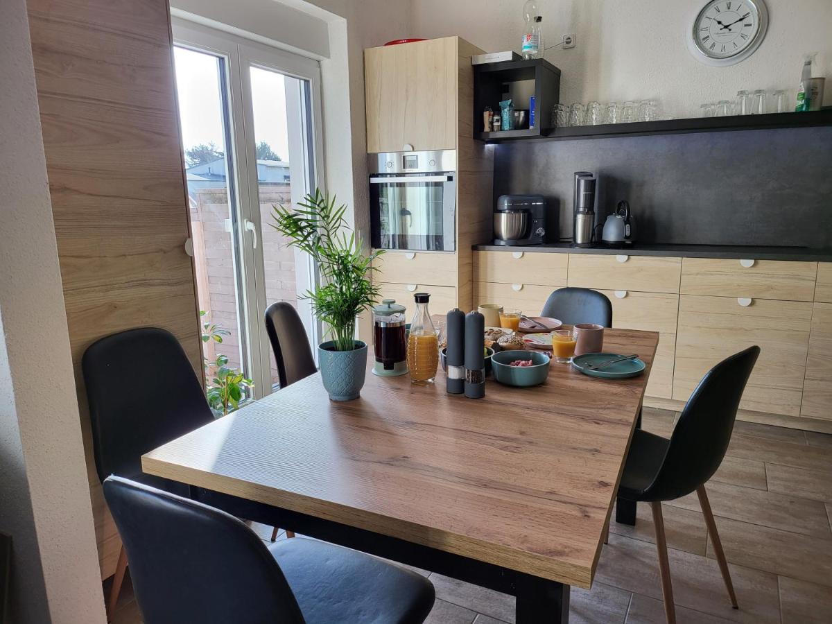 Modernes Behagliches Haus Mit Kamin, Terrasse Und Garten Magdeburg Eksteriør billede
