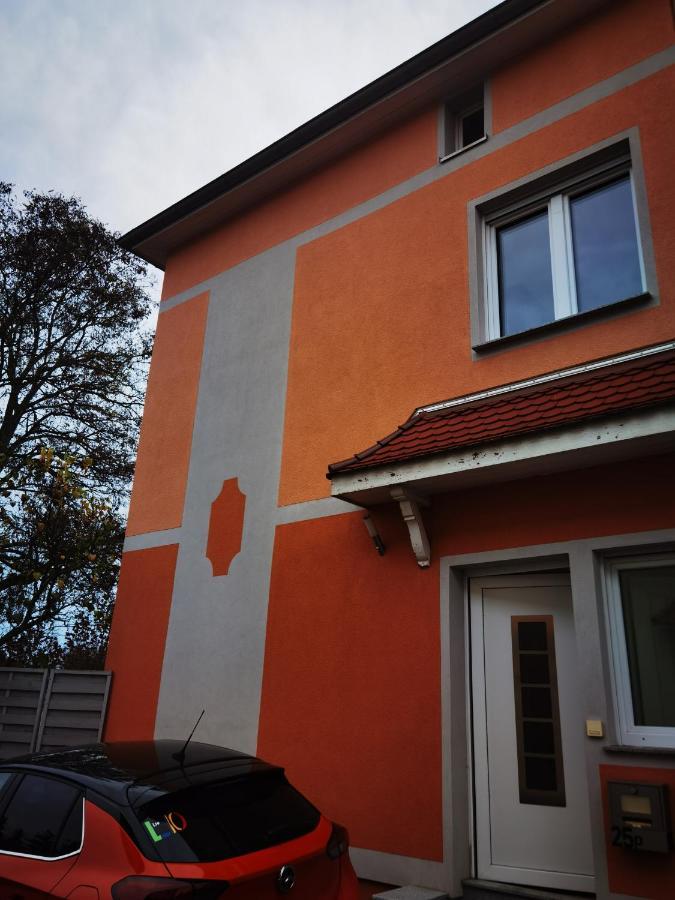 Modernes Behagliches Haus Mit Kamin, Terrasse Und Garten Magdeburg Eksteriør billede